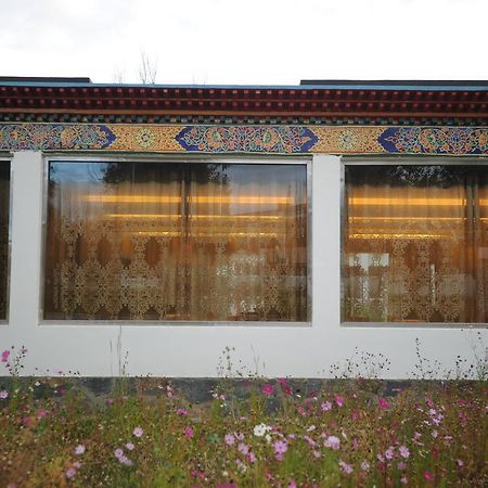 Wanrun International Resort Hotel In Tibet Xigaze Buitenkant foto