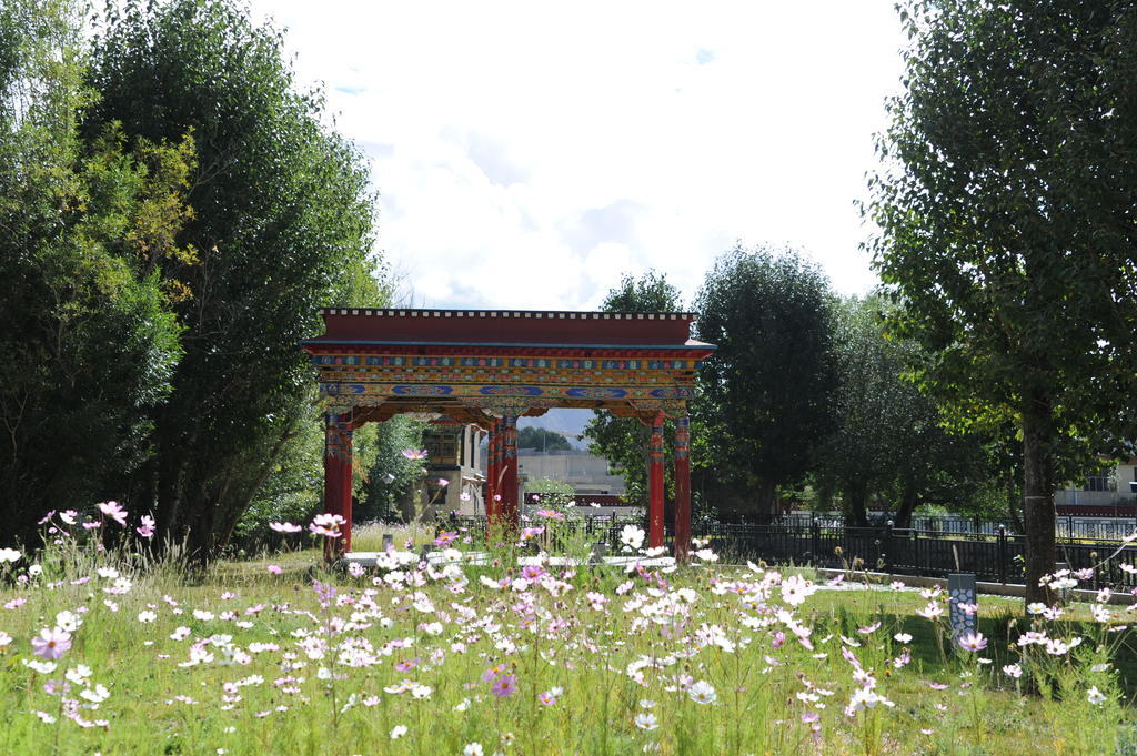 Wanrun International Resort Hotel In Tibet Xigaze Buitenkant foto